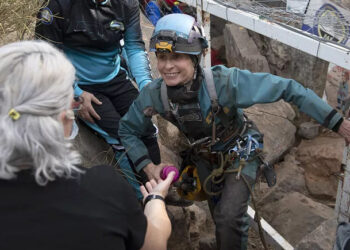 İspanya'da Beatriz Flamin isimli kadın dağcı, 500 gün ile en uzun süre mağarada yaşama rekoru kırdı.