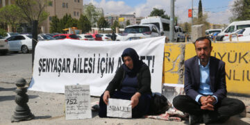 Adalet mücadelesiyle sembol haline gelen Yeşil Sol Parti Şanlıurfa milletvekili adayı Ferit Şenyaşar, Meclis’te adaletsizliğe uğrayan milyonların sesi olarak olacağını belirterek, AKP adayı Bekir Bozdağ’a ilişkin, “Mücadelemiz Nemrut ile Hz. İbrahim’in mücadelesine dönmüştür" dedi.