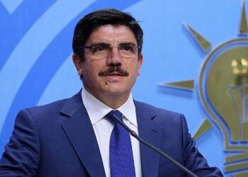 Prof. Yasin Aktay: Kılıçdaroğlu nerden bilecek soğanın kaç para olduğunu veya bugün soğan üzerinde oynanan oyunu... Hz. Musa'nın kavmi de ekmek elden su gölden yaşamaktayken bir süre sonra “hep bunları mı yiyeceğiz? Yok mu başka bir şey, hani soğan, hani sarımsak, mercimek?” diye söylenmeye başladı.